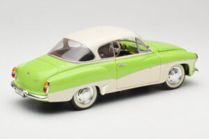 Wartburg 313 Pastell Roheline Beežil Revell 1:18 9018 Metall - pilt 3/8