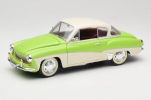 Wartburg 313 Pastell Roheline Beežil Revell 1:18 9018 Metall
