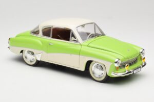 Wartburg 313 Pastell Roheline Beežil Revell 1:18 9018 Metall - pilt 6/8