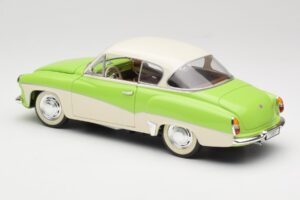 Wartburg 313 Pastell Roheline Beežil Revell 1:18 9018 Metall - pilt 7/8