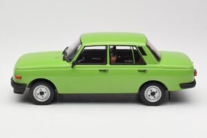 Wartburg 353 Roheline MCG 1:18 MCG18062 Metall - pilt 3/6