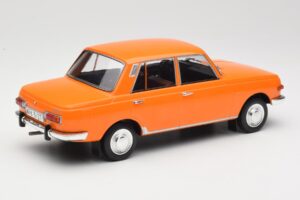 Wartburg 353 Oranž MCG 1:18 MCG18061 Metall - pilt 2/6