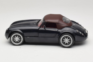 Wiesmann Roadster MF Carbon Black Revell 1:18 WIESMANN001 Metall - pilt 5/9