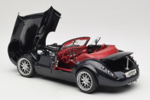 Wiesmann Roadster MF Carbon Black Revell 1:18 WIESMANN001 Metall - pilt 8/9