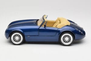 Wiesmann Roadster MF3 Sinine Revell 1:18 08861 Metall - pilt 4/8