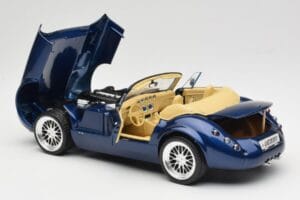 Wiesmann Roadster MF3 Sinine Revell 1:18 08861 Metall - pilt 5/8