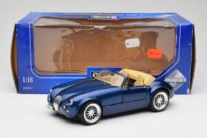 Wiesmann Roadster MF3 Sinine Revell 1:18 08861 Metall - pilt 8/8