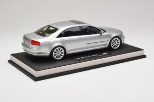 Audi A8 D3 W12 Ice Silver Metallic MotorHelix 1:18 MH030ISM Vaik - pilt 3/7