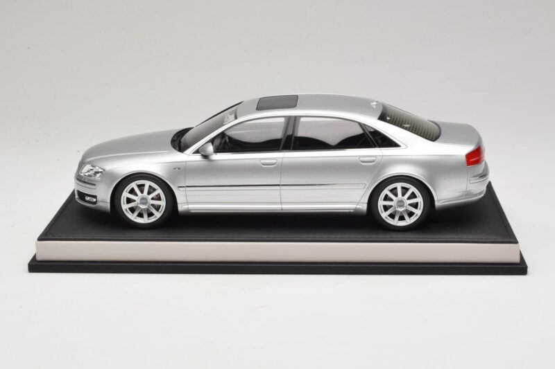 Audi A8 D3 W12 Ice Silver Metallic MotorHelix 1:18 MH030ISM Vaik