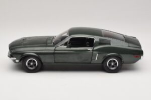 Ford Mustang GT Bullitt Steve McQueeni Kujukesega Greenlight 1:18 12885 Metall - pilt 4/8