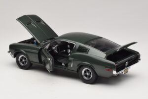 Ford Mustang GT Bullitt Steve McQueeni Kujukesega Greenlight 1:18 12885 Metall - pilt 5/8