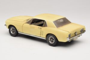 Ford Mustang Coupe Kollane The Walking Dead Greenlight 1:18 12958 Metall - pilt 7/8