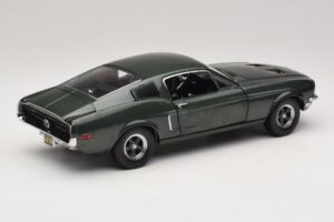 Ford Mustang GT Bullitt Steve McQueeni Kujukesega Greenlight 1:18 12885 Metall - pilt 3/8