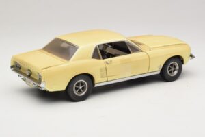 Ford Mustang Coupe Kollane The Walking Dead Greenlight 1:18 12958 Metall - pilt 3/8