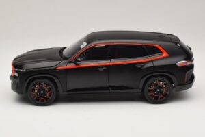 BMW XM G09 Matt Black Minichamps 1:18 110023301 Metall - pilt 4/8