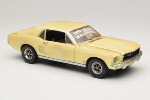 Ford Mustang Coupe Kollane The Walking Dead Greenlight 1:18 12958 Metall - pilt 6/8