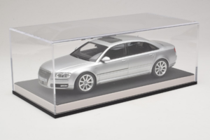 Audi A8 D3 W12 Ice Silver Metallic MotorHelix 1:18 MH030ISM Vaik - pilt 6/7