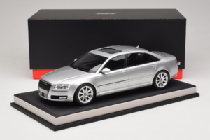 Audi A8 D3 W12 Ice Silver Metallic MotorHelix 1:18 MH030ISM Vaik - pilt 7/7