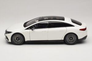 Mercedes EQS V297 Manufaktur Opalite White NZG 1:18 B66961049 Metall - pilt 4/8