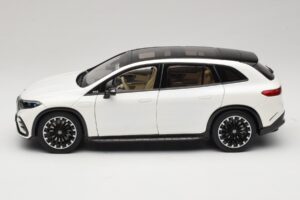 Mercedes EQS SUV X296 Manufaktur Diamond White NZG 1:18 B66960590 Metall - pilt 4/8