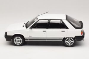 Renault 11 Turbo Valge MCG 1:18 MCG18589 Metall - pilt 3/6