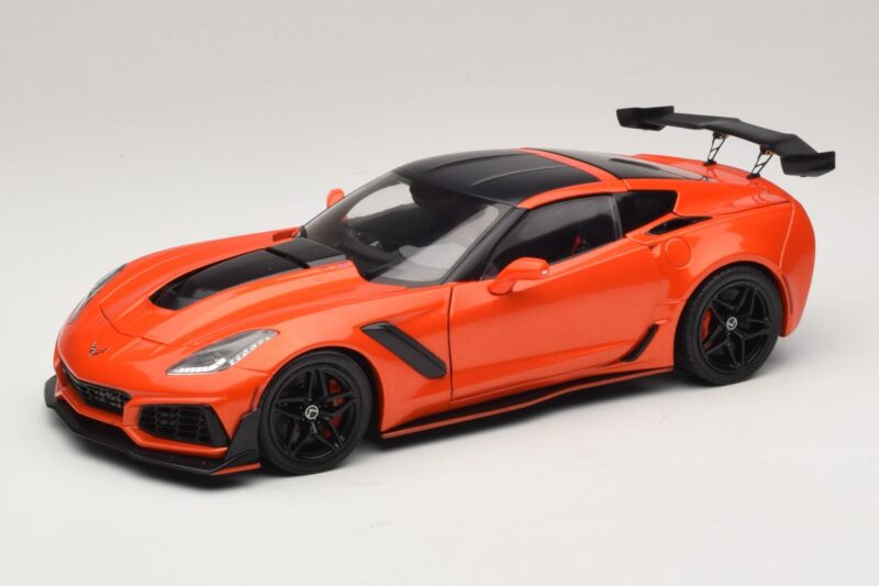 Chevrolet Corvette C7 ZR1 Punane IXO 1:18 U18RDC001-FO Metall