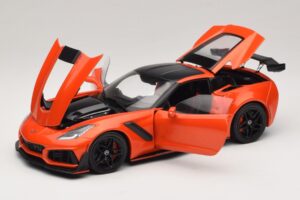 Chevrolet Corvette C7 ZR1 Punane IXO 1:18 U18RDC001-FO Metall - pilt 2/8