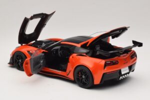 Chevrolet Corvette C7 ZR1 Punane IXO 1:18 U18RDC001-FO Metall - pilt 5/8