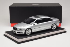 Audi A8 D3 W12 Ice Silver Metallic MotorHelix 1:18 MH030ISM Vaik - pilt 7/7