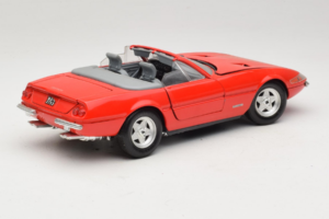 Ferrari 365 GTS/4 Spider Punane Techno Giodi 1:18 40028-P1 Metall - pilt 3/8