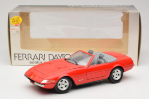 Ferrari 365 GTS/4 Spider Punane Techno Giodi 1:18 40028-P1 Metall - pilt 8/8