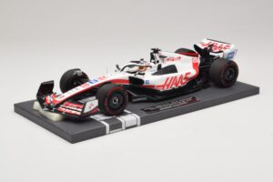 Haas VF-22 K. Magnussen Pole Position Brazilian GP 2022 Minichamps 1:18 117222120 Vaik