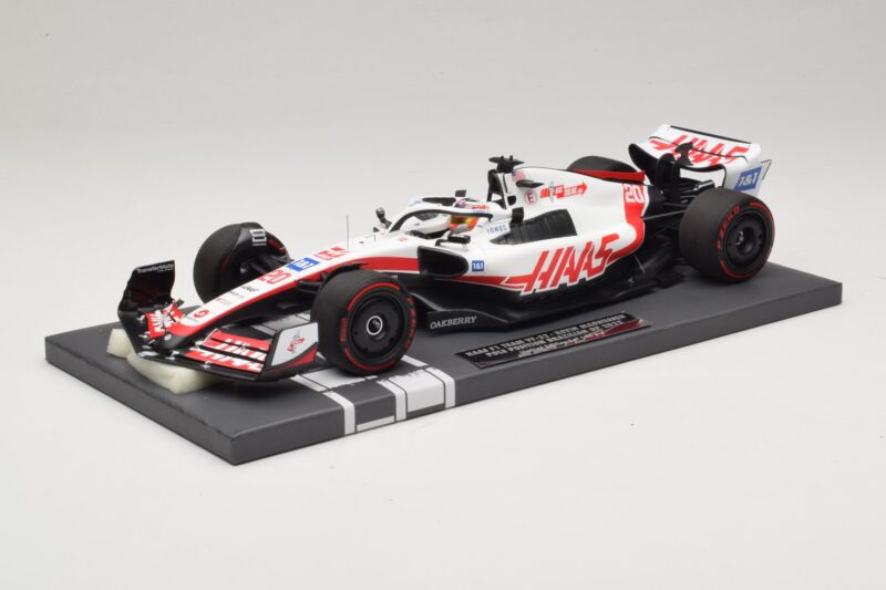 Haas VF-22 K. Magnussen Pole Position Brazilian GP 2022 Minichamps 1:18 117222120 Vaik