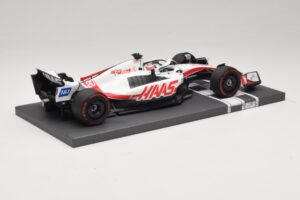 Haas VF-22 K. Magnussen Pole Position Brazilian GP 2022 Minichamps 1:18 117222120 Vaik - pilt 2/7
