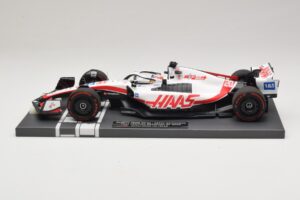 Haas VF-22 K. Magnussen Pole Position Brazilian GP 2022 Minichamps 1:18 117222120 Vaik - pilt 3/7