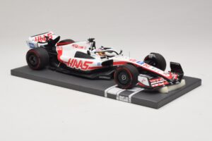 Haas VF-22 K. Magnussen Pole Position Brazilian GP 2022 Minichamps 1:18 117222120 Vaik - pilt 4/7