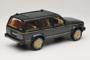 Jeep Cherokee XJ Limited Dark Hunter Green Otto 1:18 OT1340 Vaik - pilt 2/6