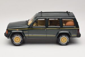 Jeep Cherokee XJ Limited Dark Hunter Green Otto 1:18 OT1340 Vaik - pilt 3/6