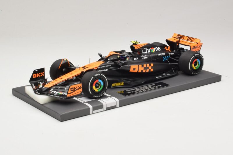 McLaren MCL60 #4 L. Norris 2nd Place Singapore GP 2023 Minichamps 1:18 537233404 Vaik