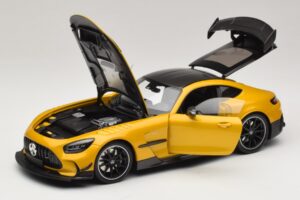 Mercedes AMG GT Black Series C190 Solarbeam Yellow Metallic Minichamps 1:18 110032021 Metall - pilt 2/8