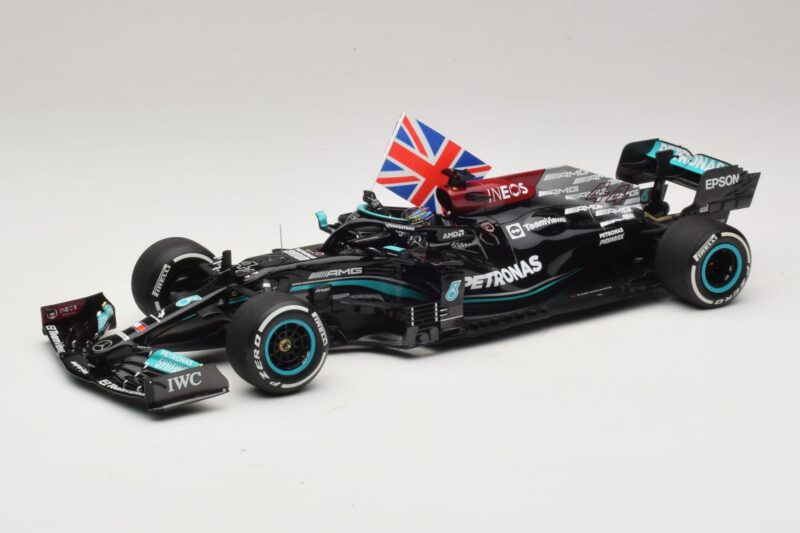 Mercedes AMG Petronas W12 E Performance L. Hamilton Winner British GP 2021 Minichamps 1:18 110211144 Vaik