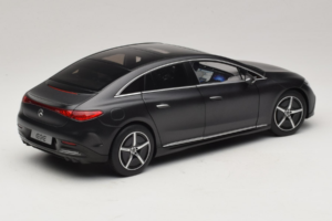 Mercedes EQE V295 Graphite Grey Magno NZG 1:18 B66961108 Metall - pilt 5/8