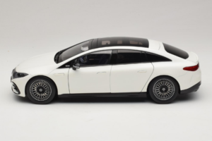 Mercedes EQS V297 Manufaktur Opalite White NZG 1:18 B66961049 Metall - pilt 4/8