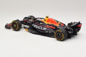 Oracle Red Bull Racing RB19 S. Perez Abu Dhabi GP 2023 Minichamps 1:18 110232311 Vaik - pilt 5/7
