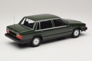 Volvo 740 GL Tumeroheline Minichamps 1:18 155171702 Metall - pilt 2/6