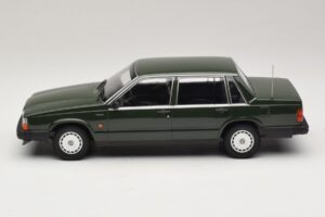 Volvo 740 GL Tumeroheline Minichamps 1:18 155171702 Metall - pilt 3/6