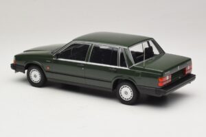 Volvo 740 GL Tumeroheline Minichamps 1:18 155171702 Metall - pilt 5/6