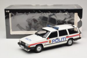 Volvo 740 GL Universaal Politi Norway Minichamps 1:18 155171796 Metall - pilt 6/6