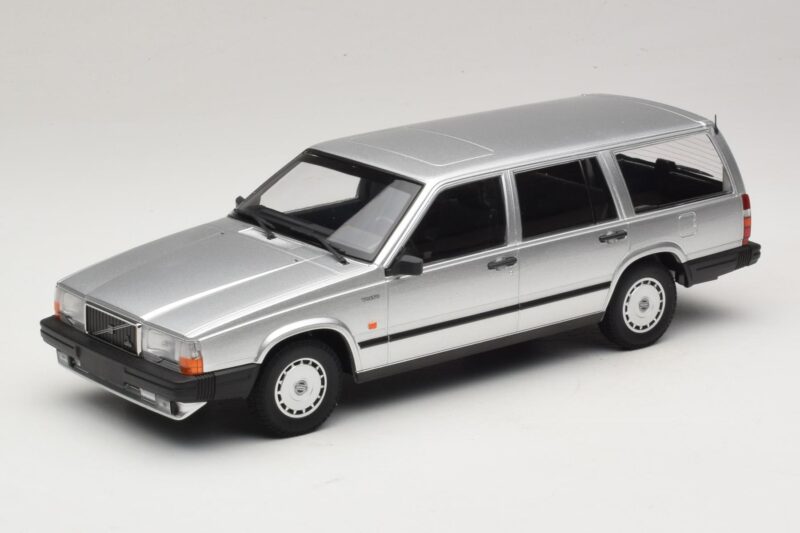 Volvo 740 GL Universaal Hõbe Minichamps 1:18 155171770 Metall