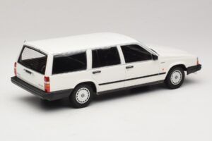 Volvo 740 GL Universaal Valge Minichamps 1:18 155171772 Metall - pilt 2/6